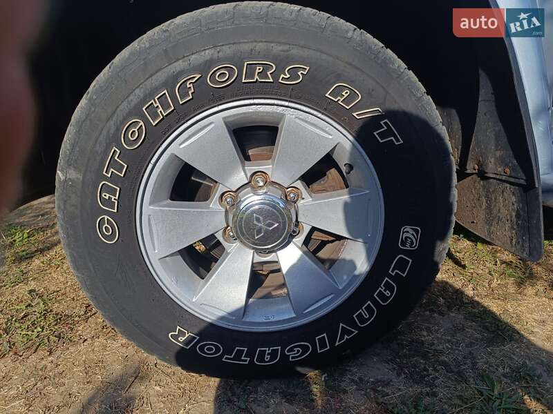 Внедорожник / Кроссовер Mitsubishi Pajero Sport 2006 в Глухове