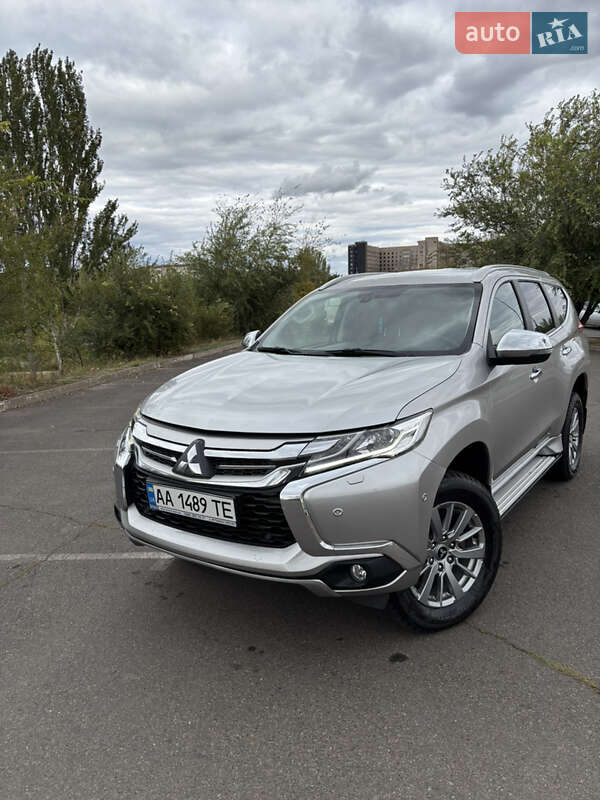 Позашляховик / Кросовер Mitsubishi Pajero Sport 2017 в Кривому Розі