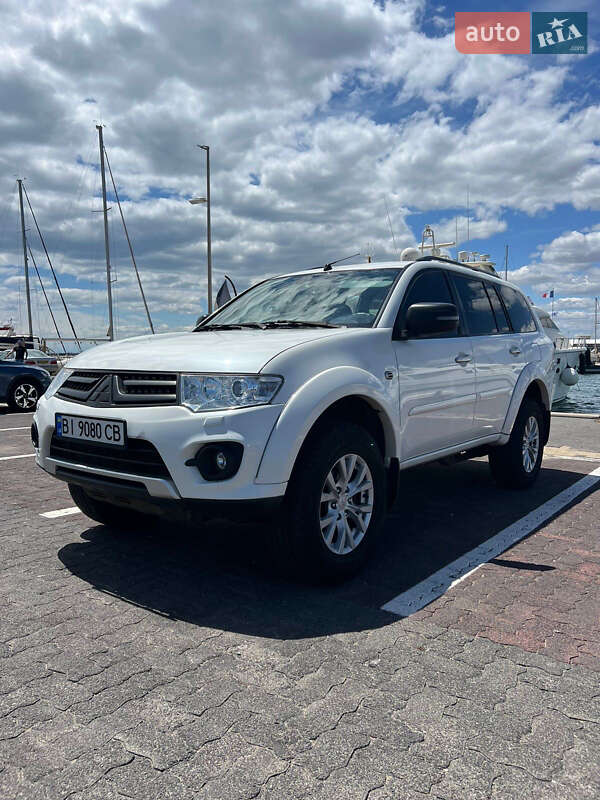 Внедорожник / Кроссовер Mitsubishi Pajero Sport 2013 в Горишних Плавнях