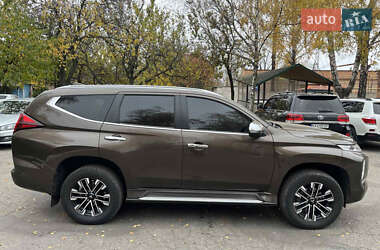 Внедорожник / Кроссовер Mitsubishi Pajero Sport 2021 в 