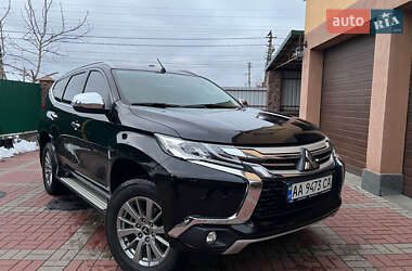 Позашляховик / Кросовер Mitsubishi Pajero Sport 2019 в Києві