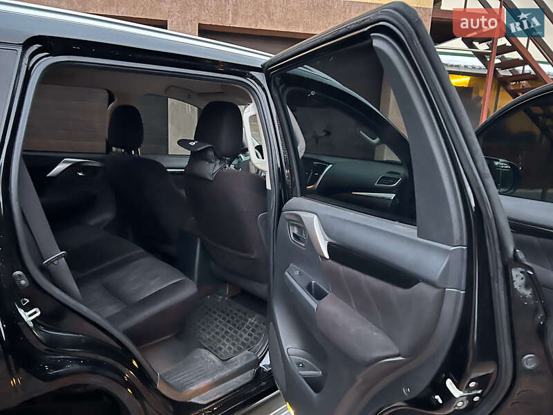 Внедорожник / Кроссовер Mitsubishi Pajero Sport 2019 в Киеве