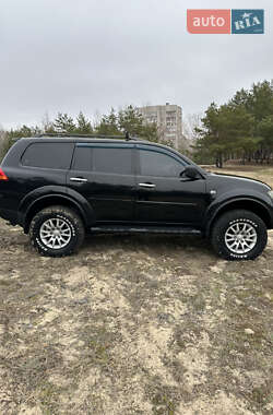 Внедорожник / Кроссовер Mitsubishi Pajero Sport 2010 в Изюме