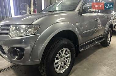 Внедорожник / Кроссовер Mitsubishi Pajero Sport 2014 в Киеве