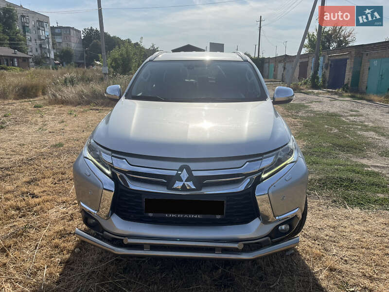 Внедорожник / Кроссовер Mitsubishi Pajero Sport 2017 в Синельниково
