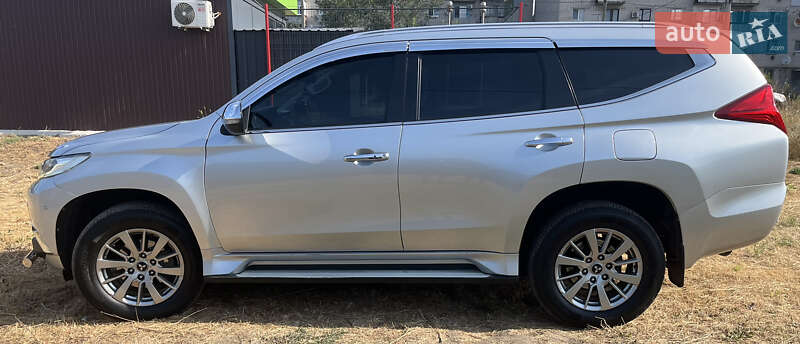 Внедорожник / Кроссовер Mitsubishi Pajero Sport 2017 в Синельниково