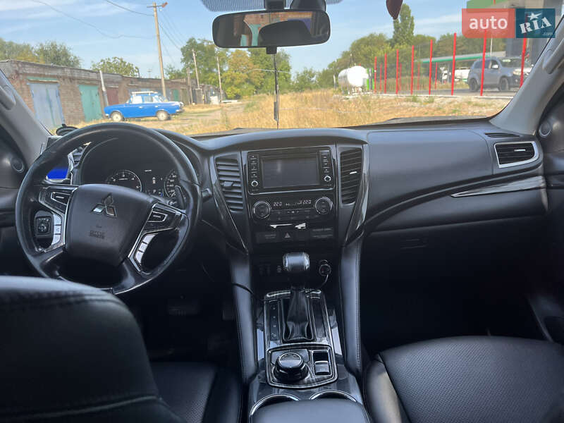 Внедорожник / Кроссовер Mitsubishi Pajero Sport 2017 в Синельниково