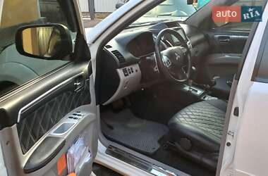 Внедорожник / Кроссовер Mitsubishi Pajero Sport 2014 в 