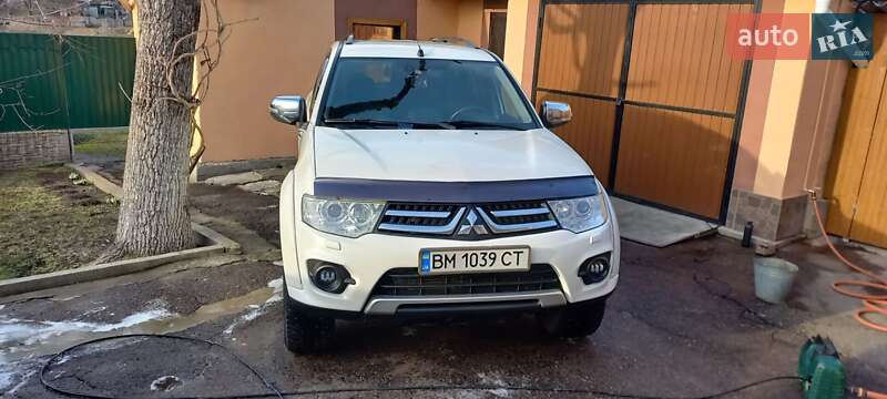 Внедорожник / Кроссовер Mitsubishi Pajero Sport 2014 в 