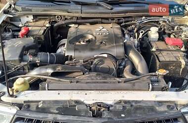 Внедорожник / Кроссовер Mitsubishi Pajero Sport 2014 в 
