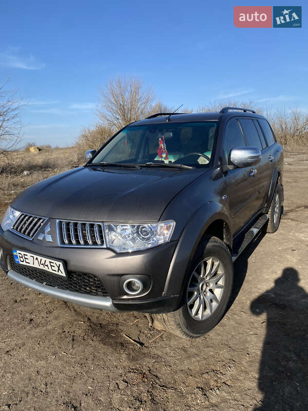 Внедорожник / Кроссовер Mitsubishi Pajero Sport 2013 в Первомайске