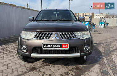 Внедорожник / Кроссовер Mitsubishi Pajero Sport 2012 в 