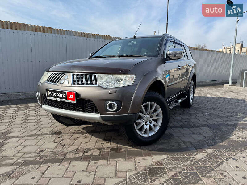 Внедорожник / Кроссовер Mitsubishi Pajero Sport 2012 в 