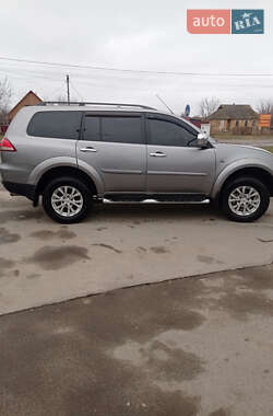 Позашляховик / Кросовер Mitsubishi Pajero Sport 2014 в 