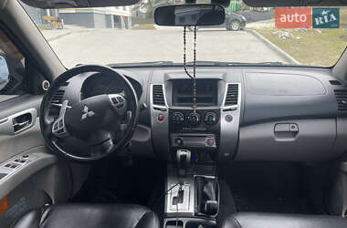 Внедорожник / Кроссовер Mitsubishi Pajero Sport 2011 в 