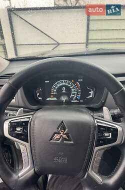 Позашляховик / Кросовер Mitsubishi Pajero Sport 2021 в 