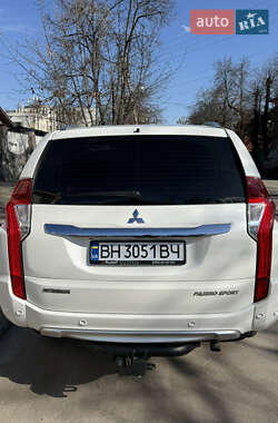 Внедорожник / Кроссовер Mitsubishi Pajero Sport 2016 в 