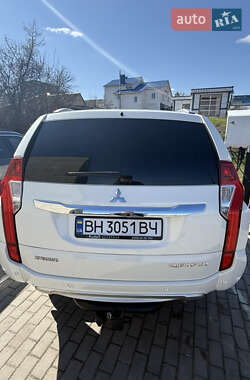 Внедорожник / Кроссовер Mitsubishi Pajero Sport 2016 в 