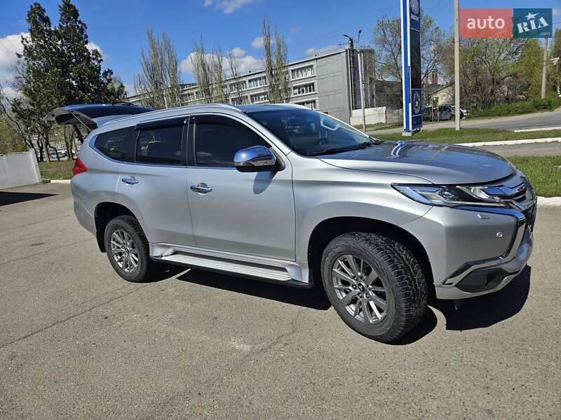 Позашляховик / Кросовер Mitsubishi Pajero Sport 2016 в Дніпрі