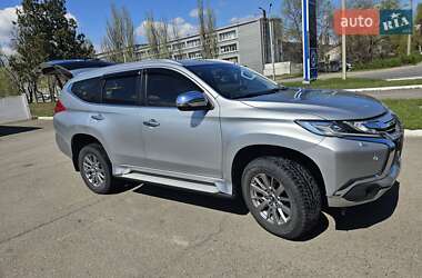 Внедорожник / Кроссовер Mitsubishi Pajero Sport 2016 в 