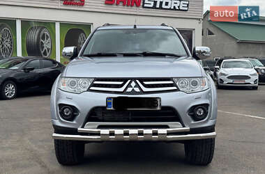Позашляховик / Кросовер Mitsubishi Pajero Sport 2013 в 