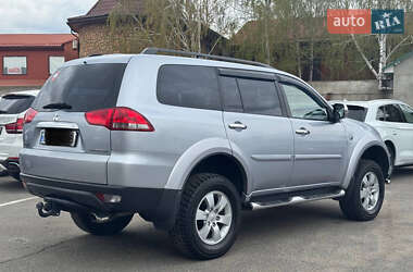 Позашляховик / Кросовер Mitsubishi Pajero Sport 2013 в 