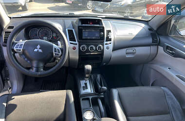 Позашляховик / Кросовер Mitsubishi Pajero Sport 2013 в 