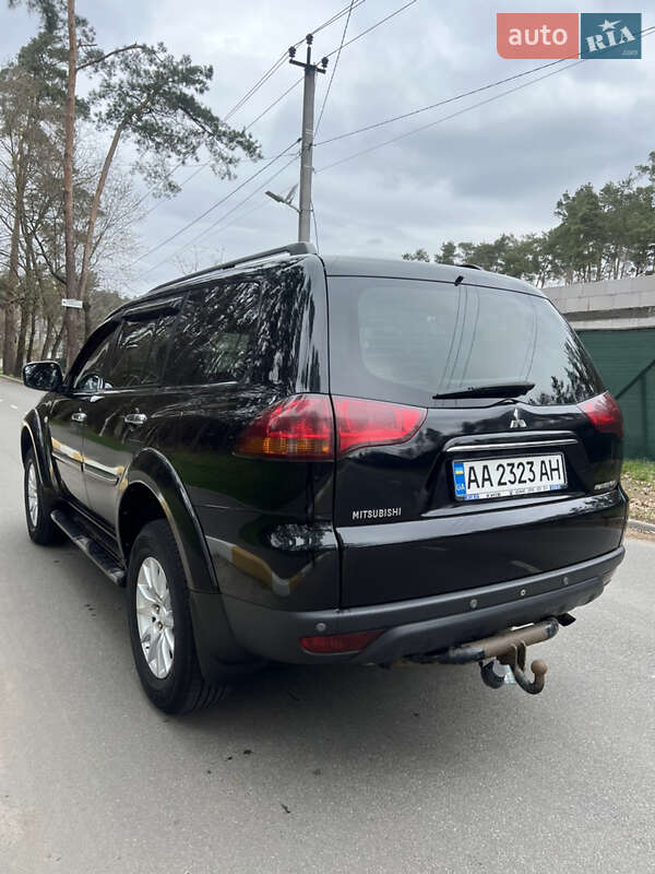 Позашляховик / Кросовер Mitsubishi Pajero Sport 2011 в Києві