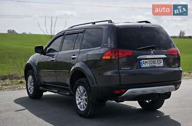 Позашляховик / Кросовер Mitsubishi Pajero Sport 2011 в 