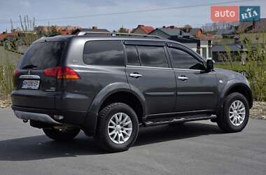 Позашляховик / Кросовер Mitsubishi Pajero Sport 2011 в 