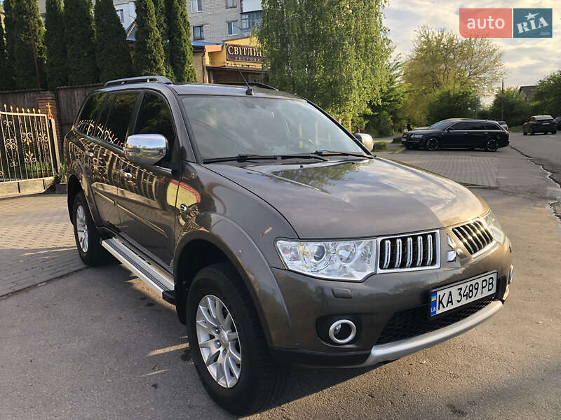 Позашляховик / Кросовер Mitsubishi Pajero Sport 2013 в Вінниці