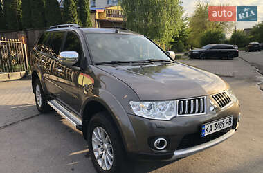 Внедорожник / Кроссовер Mitsubishi Pajero Sport 2013 в 