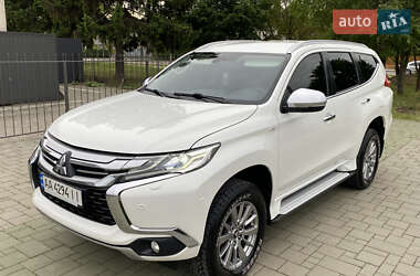 Позашляховик / Кросовер Mitsubishi Pajero Sport 2016 в 