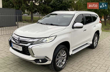 Позашляховик / Кросовер Mitsubishi Pajero Sport 2016 в 