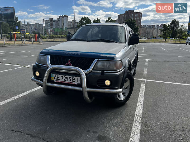 Mitsubishi Pajero Sport 2002