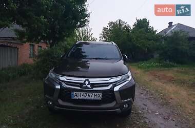 Позашляховик / Кросовер Mitsubishi Pajero Sport 2016 в 