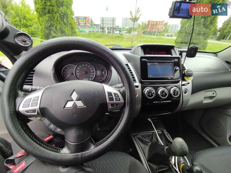 Внедорожник / Кроссовер Mitsubishi Pajero Sport 2014 в Ровно