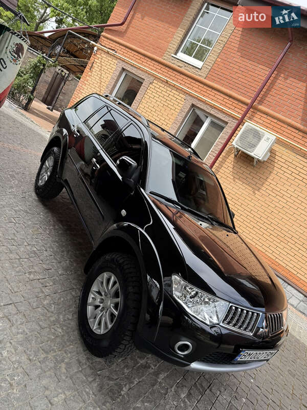 Внедорожник / Кроссовер Mitsubishi Pajero Sport 2010 в Сумах