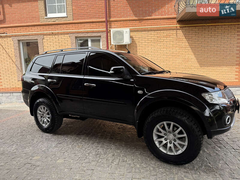 Внедорожник / Кроссовер Mitsubishi Pajero Sport 2010 в Сумах