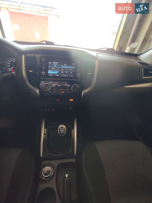 Внедорожник / Кроссовер Mitsubishi Pajero Sport 2016 в Киеве