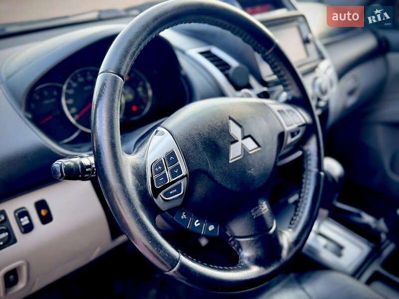 Внедорожник / Кроссовер Mitsubishi Pajero Sport 2015 в Одессе