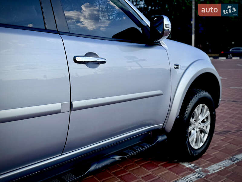 Внедорожник / Кроссовер Mitsubishi Pajero Sport 2015 в Одессе