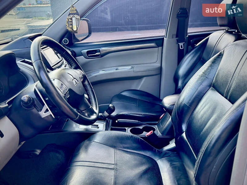 Внедорожник / Кроссовер Mitsubishi Pajero Sport 2015 в Одессе