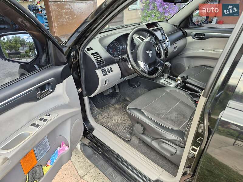 Внедорожник / Кроссовер Mitsubishi Pajero Sport 2014 в Чернобае