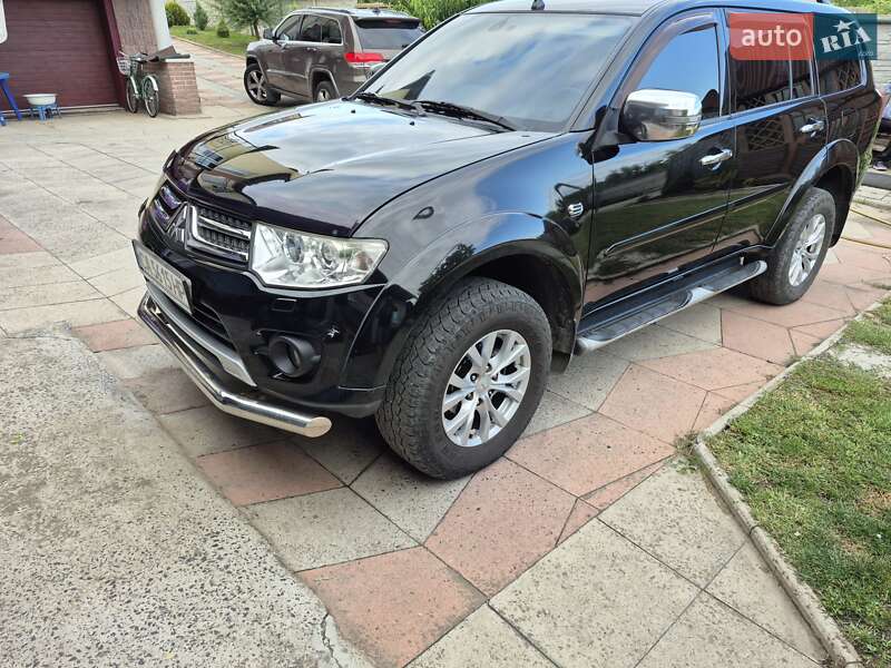 Внедорожник / Кроссовер Mitsubishi Pajero Sport 2014 в Чернобае