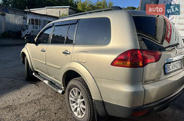 Позашляховик / Кросовер Mitsubishi Pajero Sport 2011 в 
