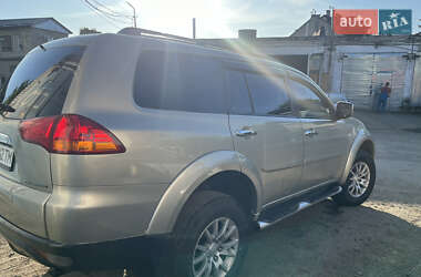 Позашляховик / Кросовер Mitsubishi Pajero Sport 2011 в 