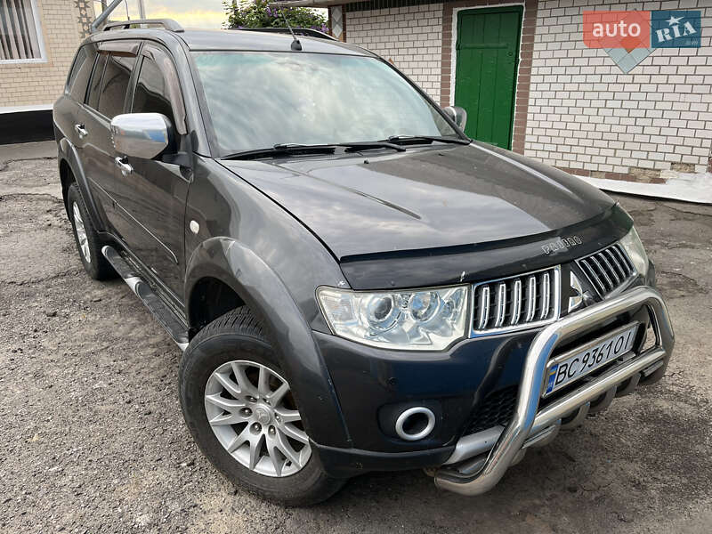 Позашляховик / Кросовер Mitsubishi Pajero Sport 2011 в 