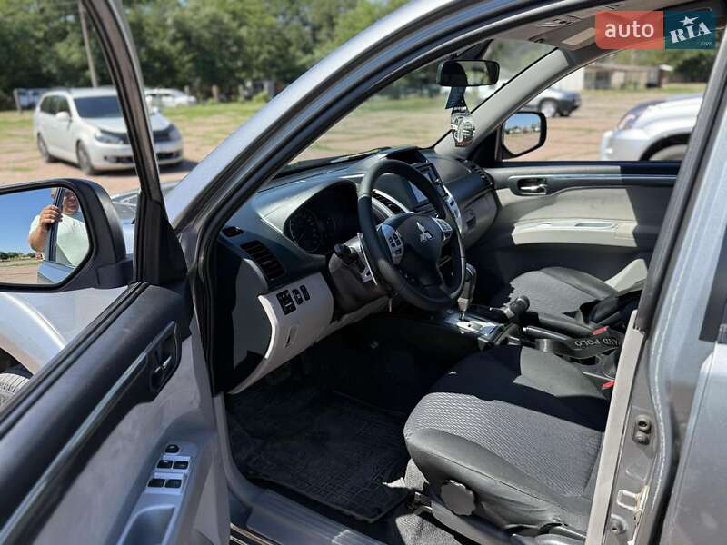 Внедорожник / Кроссовер Mitsubishi Pajero Sport 2013 в Кропивницком