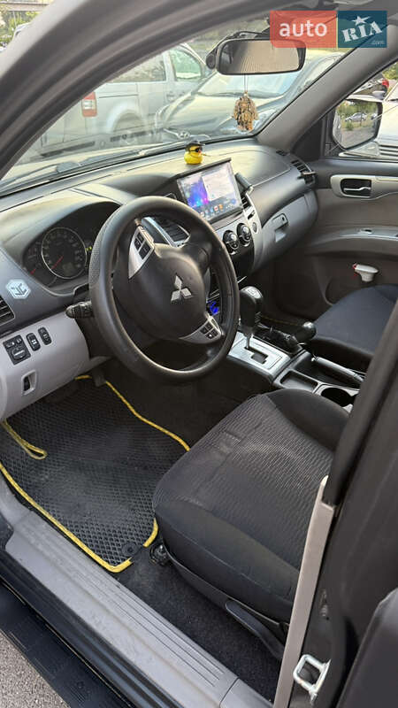 Внедорожник / Кроссовер Mitsubishi Pajero Sport 2010 в Киеве